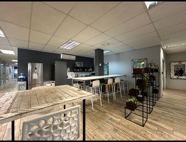 120M² CO-WORKING SPACE TO LET IN DIE HOEWES